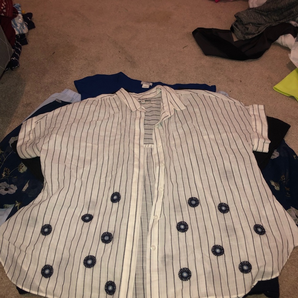blouses - Picture 2 of 3